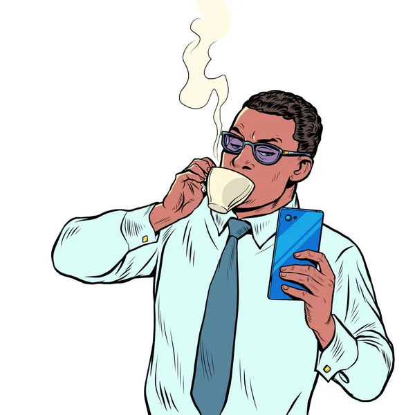 Pengusaha kulit hitam minum kopi pagi dan membaca smartphone, rutinitas sehari-hari - Stok Vektor