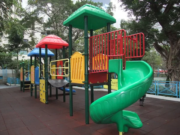 Un colorido parque infantil —  Fotos de Stock
