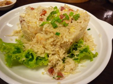 Kalp şekli kızarmış pilav