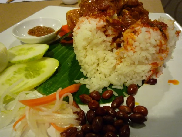 Μαλαισιανή πικάντικο πιάτο ρύζι Nasi Lemak — Φωτογραφία Αρχείου
