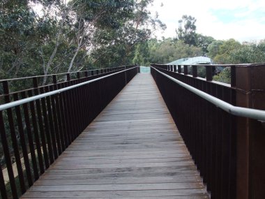 Bir asma köprü yürüyüş