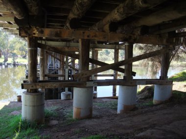 Bir asma köprü yürüyüş