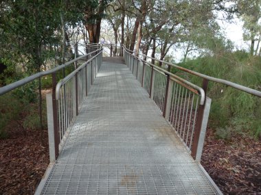 Bir asma köprü yürüyüş