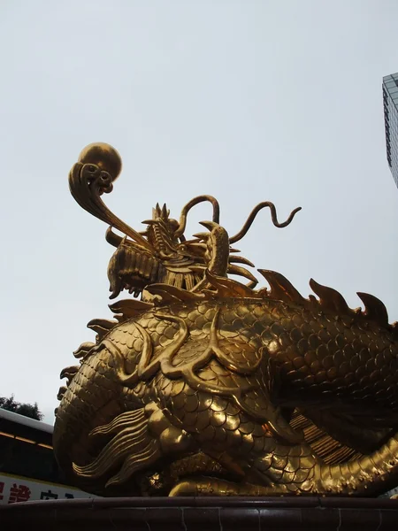 Gouden chinese draak — Stockfoto