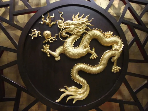 Dragon face on the wall — Stock Photo, Image