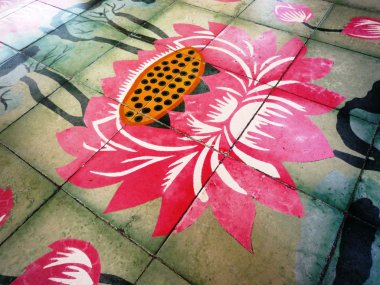 Lotus çiçeği katta