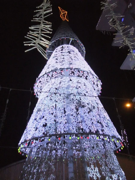 飾り付きクリスマスツリー — ストック写真