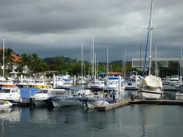 Barche e yacht al Sutera Harbour Resort, Kota Kinabalu, Malesia — Foto Stock
