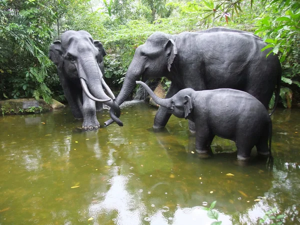 Signe, art et statue animale au zoo de Singapour — Photo