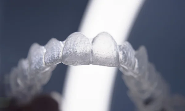 Wsporniki zębów dentystycznych niewiem ząb korekcyjnych plastikowe klamry re — Zdjęcie stockowe