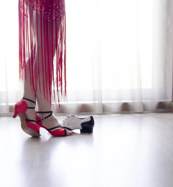 Beine einer tanzenden Frau — Stockfoto