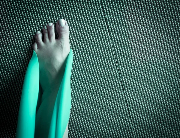 グリーン リボンのストレッチ運動 — ストック写真