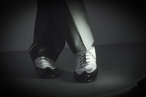 Zapatos de baile masculinos blancos y negros — Foto de Stock