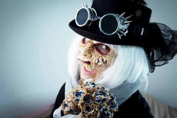 Femme Avec Visage Monstre Chapeau Noir Portant Des Lunettes Steampunk — Photo