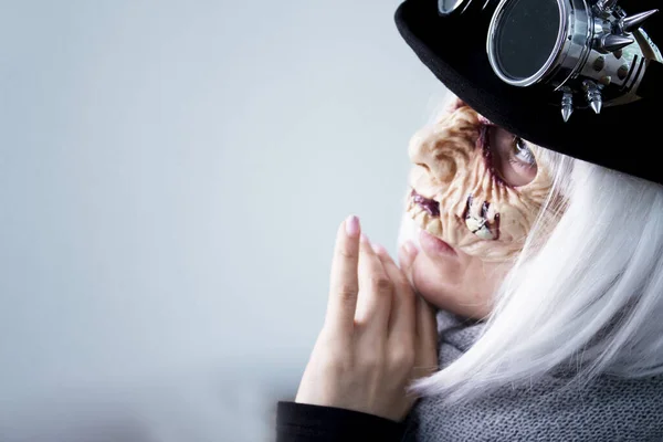 Mujer Con Cara Monstruo Sombrero Negro Con Gafas Steampunk Pelo —  Fotos de Stock