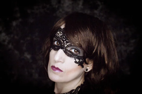 Cadılar Bayramı Partisi Için Gotik Tarzda Maskeli Bir Kadın — Stok fotoğraf