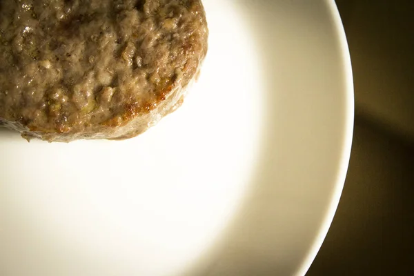 Biologische Biefstuk Hamburger Wit Bord Geen Mensen — Stockfoto