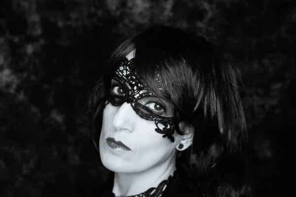 Donna Travestita Stile Gotico Festa Halloween Con Maschera — Foto Stock