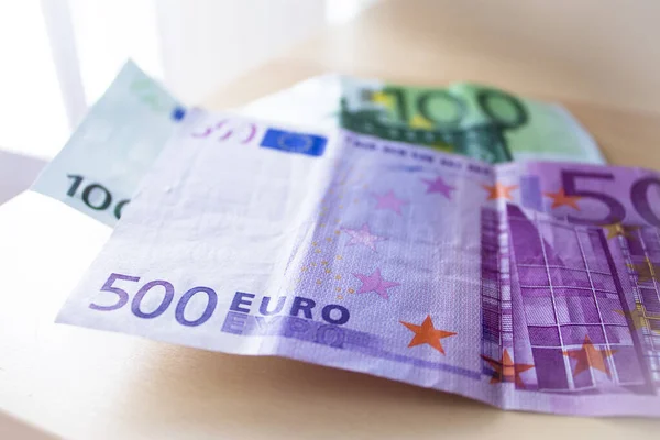 500 100 Евро Официальных Банкнотах Людей — стоковое фото