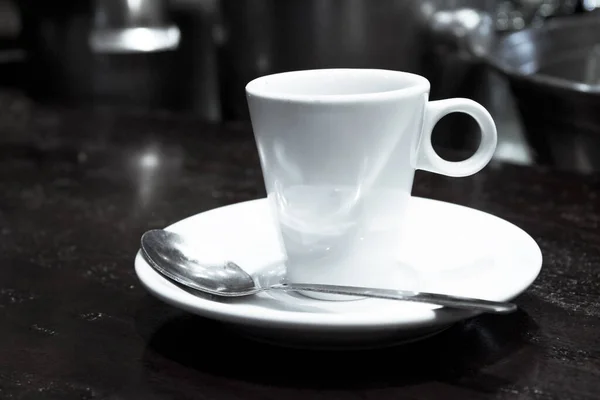 Biały Kubek Gorącej Kawy Latte Żadnych Ludzi — Zdjęcie stockowe