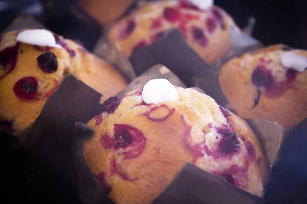 Muffins Com Xarope Morango Não Pessoas — Fotografia de Stock