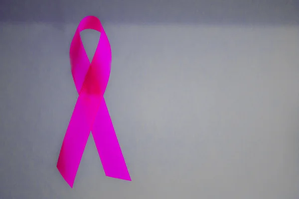 Рожева стрічка. Поінформованість про рак молочної залози . — стокове фото