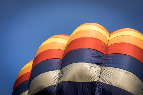 Renkli sıcak hava balonu — Stok fotoğraf