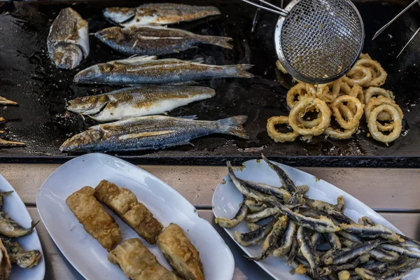 Izgara deniz ürünleri hizmet hazır