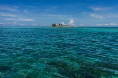 küçük bir tropik ada