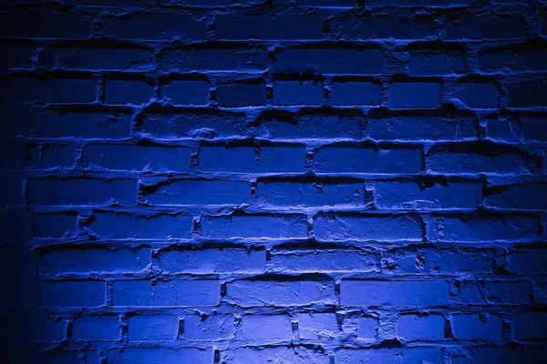 Empty brick wall with bright blue neon light background — Stock Photo, Image