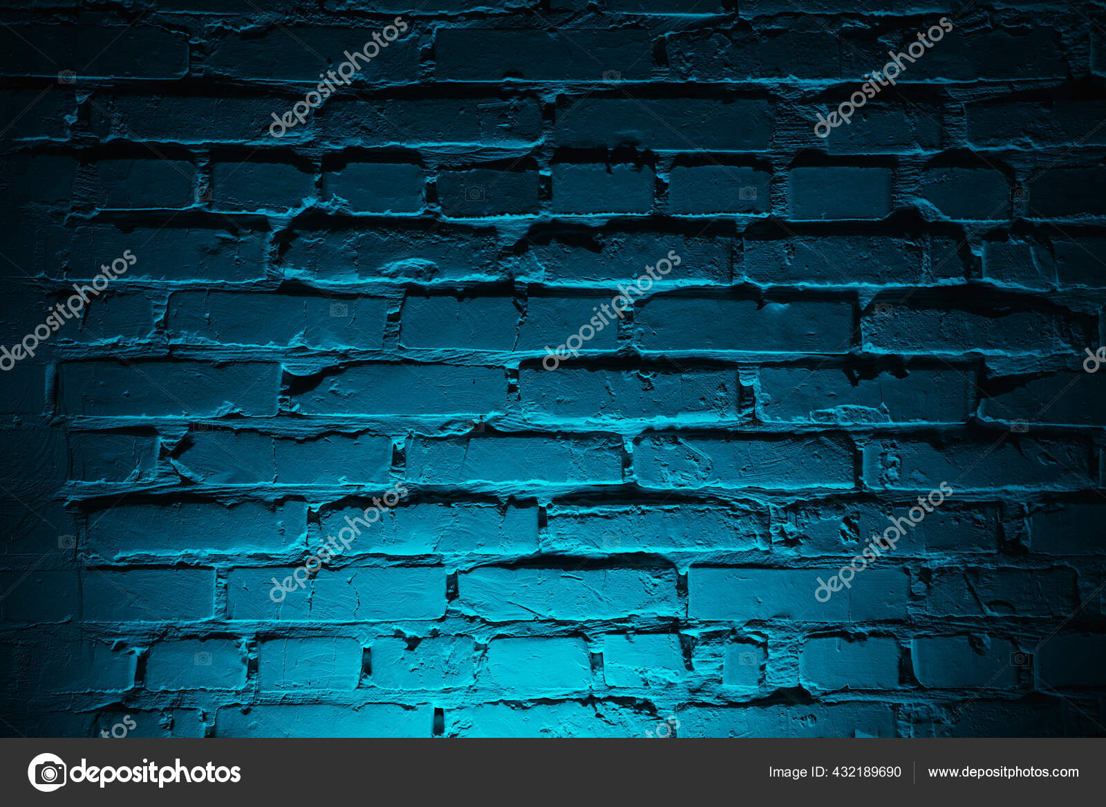 Textura de pared de ladrillo con efecto de neón azul claro como fondo