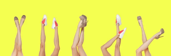 Collage met vrouwelijke benen in verschillende schoenen geïsoleerd op gele achtergrond. — Stockfoto