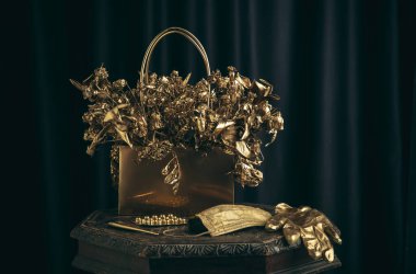 Altın eldivenli, maskeli ve haplı modern klasik hayat..