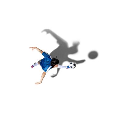 Beyaz arka planda gölgesi olan beyaz bir futbolcu. Üst görünüm.