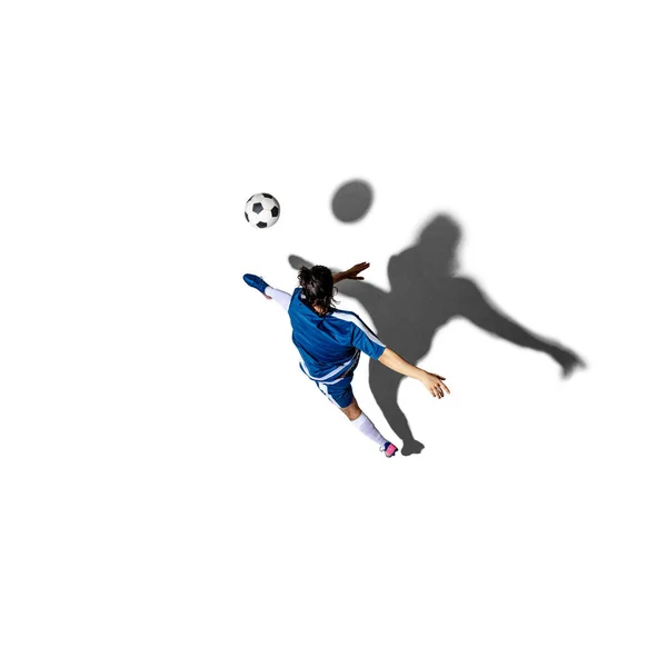 Jovem jogador de futebol isolado sobre fundo branco com sombra. Vista superior. — Fotografia de Stock