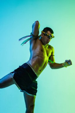 Genç bir adamın portresi. Taylandlı boksör eğitimi..