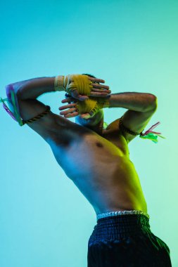 Genç bir adamın portresi. Taylandlı boksör eğitimi..