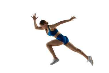 Genç bayan atlet eğitimi beyaz stüdyo geçmişinden izole edilmiş..