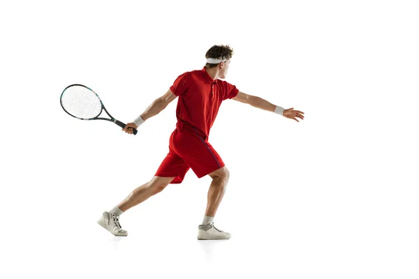 Ein kaukasischer Mann, Tennisprofi isoliert auf weißem Hintergrund. — Stockfoto