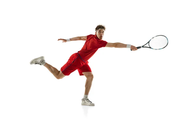 Ein kaukasischer Mann, Tennisprofi isoliert auf weißem Hintergrund. — Stockfoto