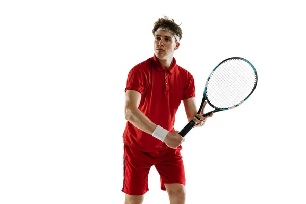 Nahaufnahme kaukasischer Mann, Tennisprofi isoliert auf weißem Hintergrund. — Stockfoto