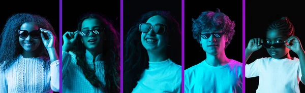 Fem unga manliga och kvinnliga modeller isolerade på dack bakgrund i neon ljus — Stockfoto