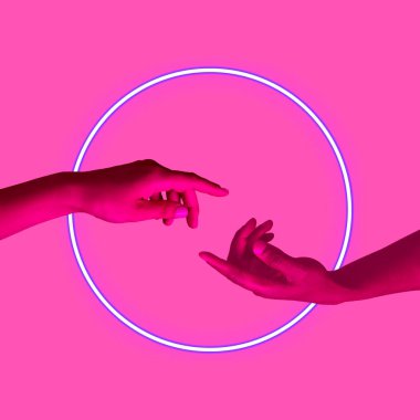 Parlak arka planda elleri estetik, sanat eserleri. İnsan ilişkileri, toplum, birliktelik kavramı