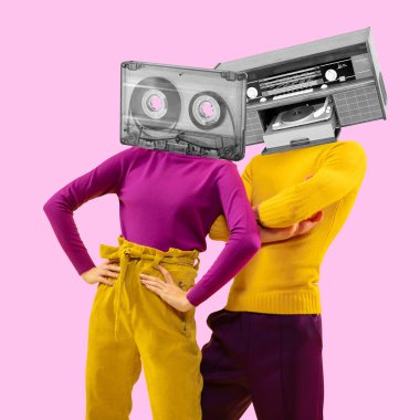 Çağdaş sanat kolajı. Dergi tarzı. Pembe arka planda retro kaset ve kayıt cihazının başındaki genç kız ve adamla kompozisyon..