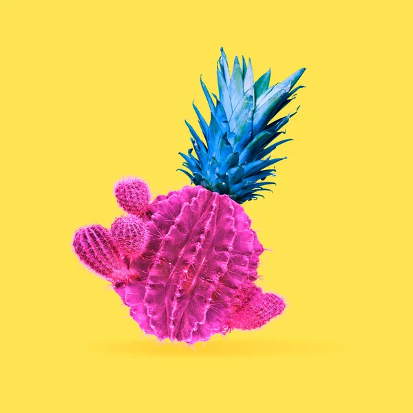 Koláž současného umění. Kaktus s růžovým ananasem. Koncept moderního umění, kreativity, kompozice. — Stock fotografie