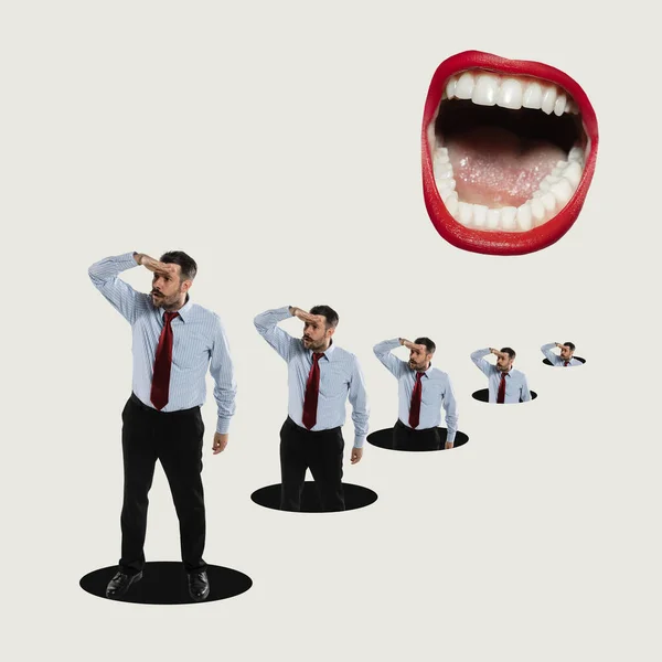 Collage van jonge zakenman die wegkijkt en een grote schreeuwende mond. Concept van emotionele intelligentie, gezichtsuitdrukkingen — Stockfoto