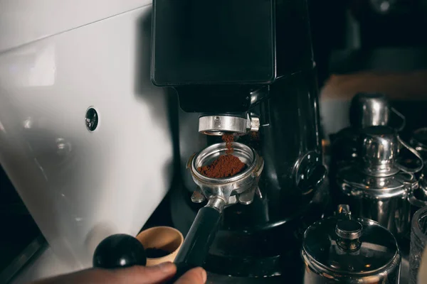 Freshly ground coffee in a port filter horn for coffee machine. Close up image — Stockfoto