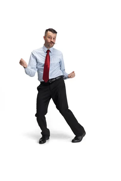 Full length portret van jonge blanke man, kantoormedewerker met rode stropdas in beweging geïsoleerd over witte achtergrond. — Stockfoto