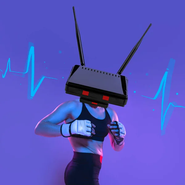 Moderní umělecké dílo. Profesionální ženské mma bojovnice v čele s wi-fi routerem na fialovém pozadí. — Stock fotografie
