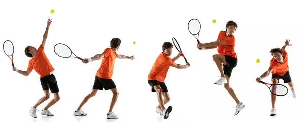 In movimento. Giovane tennista di sesso maschile formazione isolata su sfondo bianco. Volantino — Foto Stock